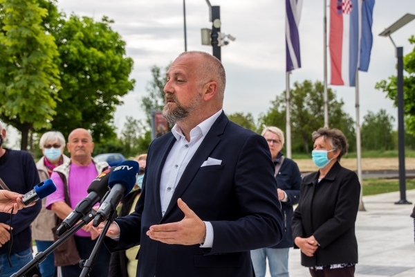 Vladimir Ham: Umirovljenicima besplatan gradski prijevoz i vaučeri za domove umirovljenika!