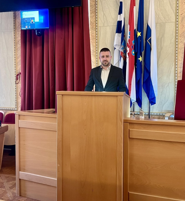 Usvojena HNS-ova inicijativa vezana za obnovu i opremanje dječjih igrališta