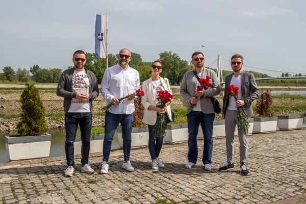 Crveni karanfili za Praznik rada